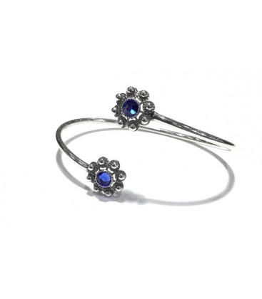 Pulsera plata charra con dos botones tamaño 13mm, con piedras color azul, tamaño aro 7cm - S1551A